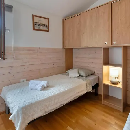 Holiday home Homes Sunny Twins By Rent Istria